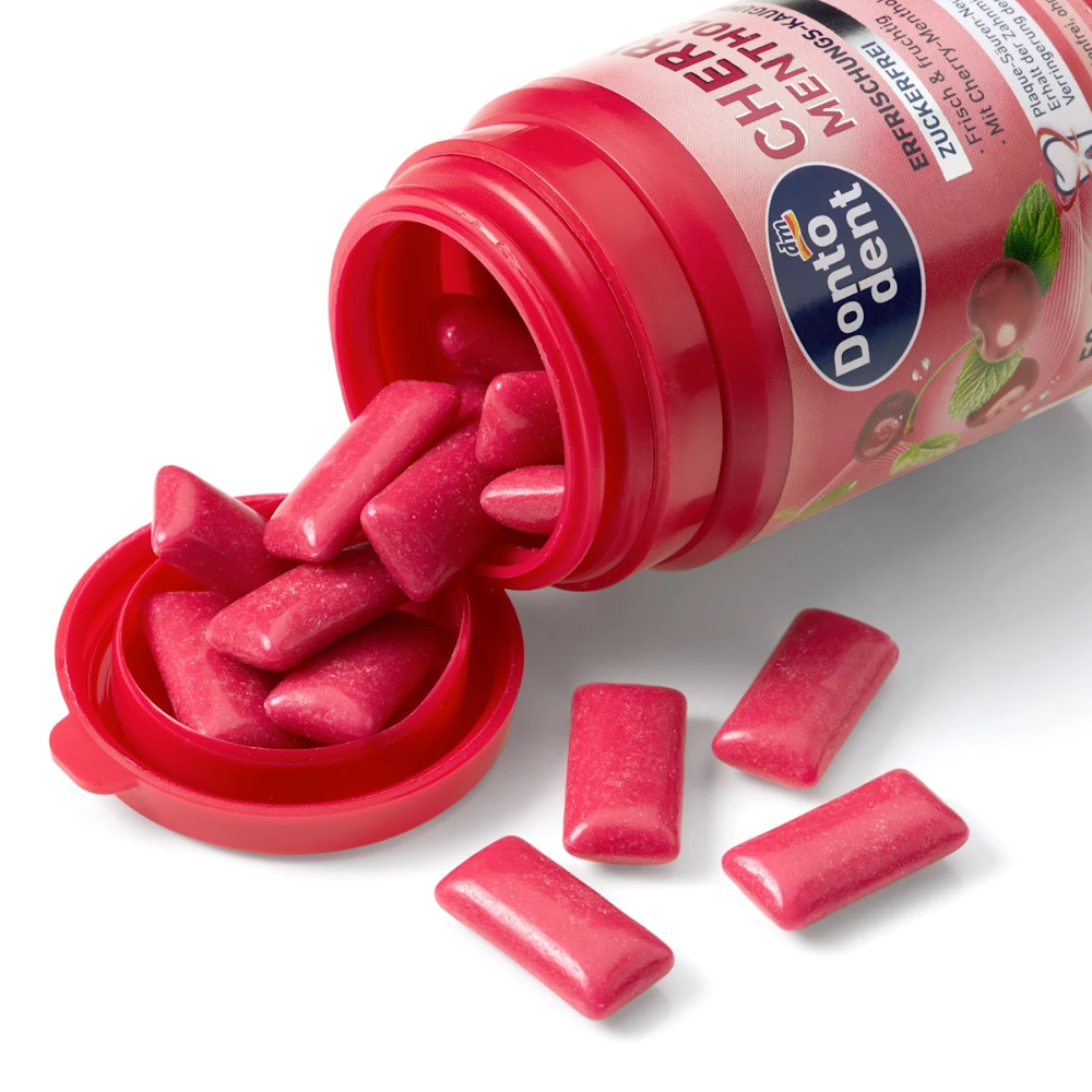 Dontodent cherry menthol sugar-free gum pack with 50 pieces, dental care product in a blue and red packaging.